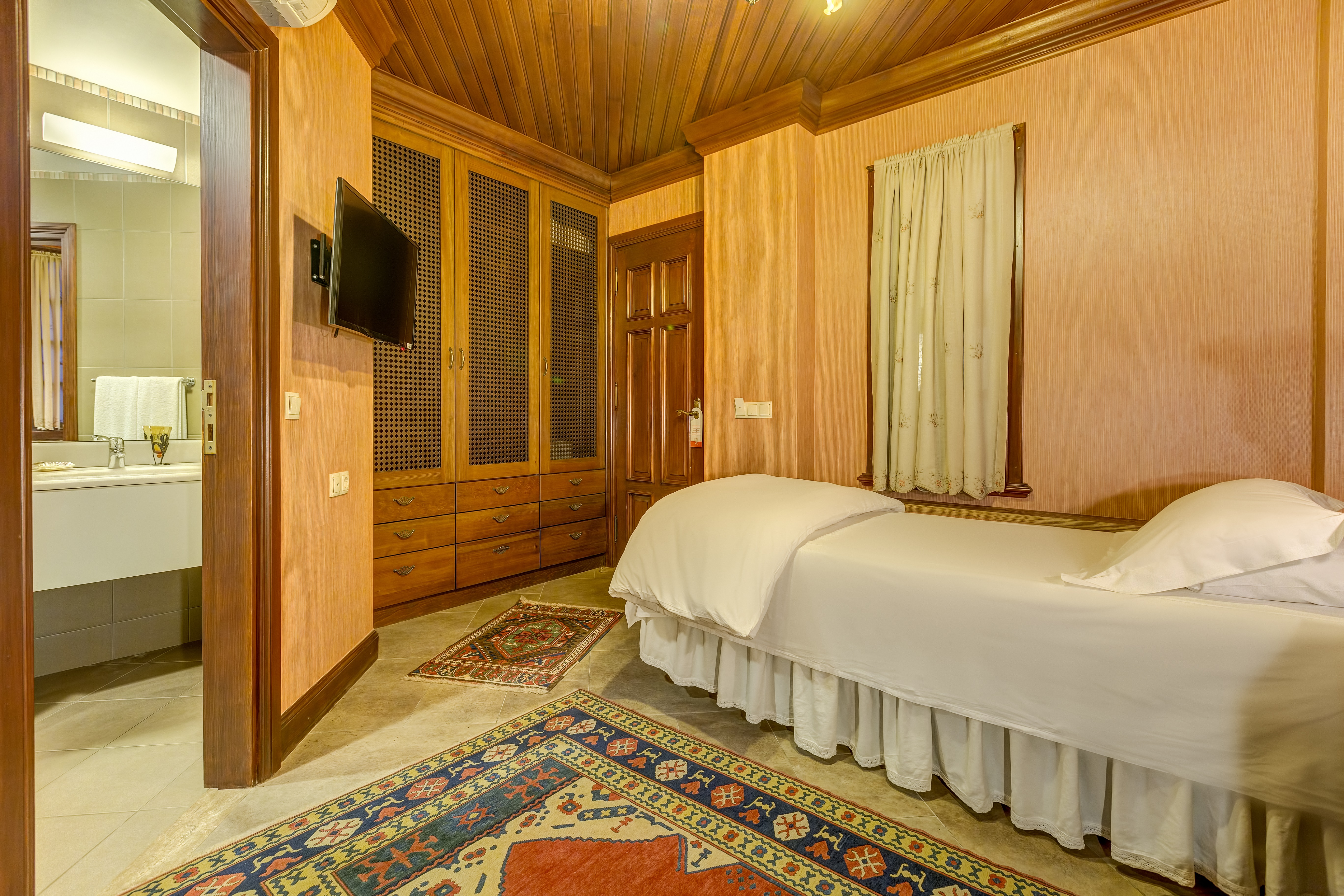 Kauçuk Hotel