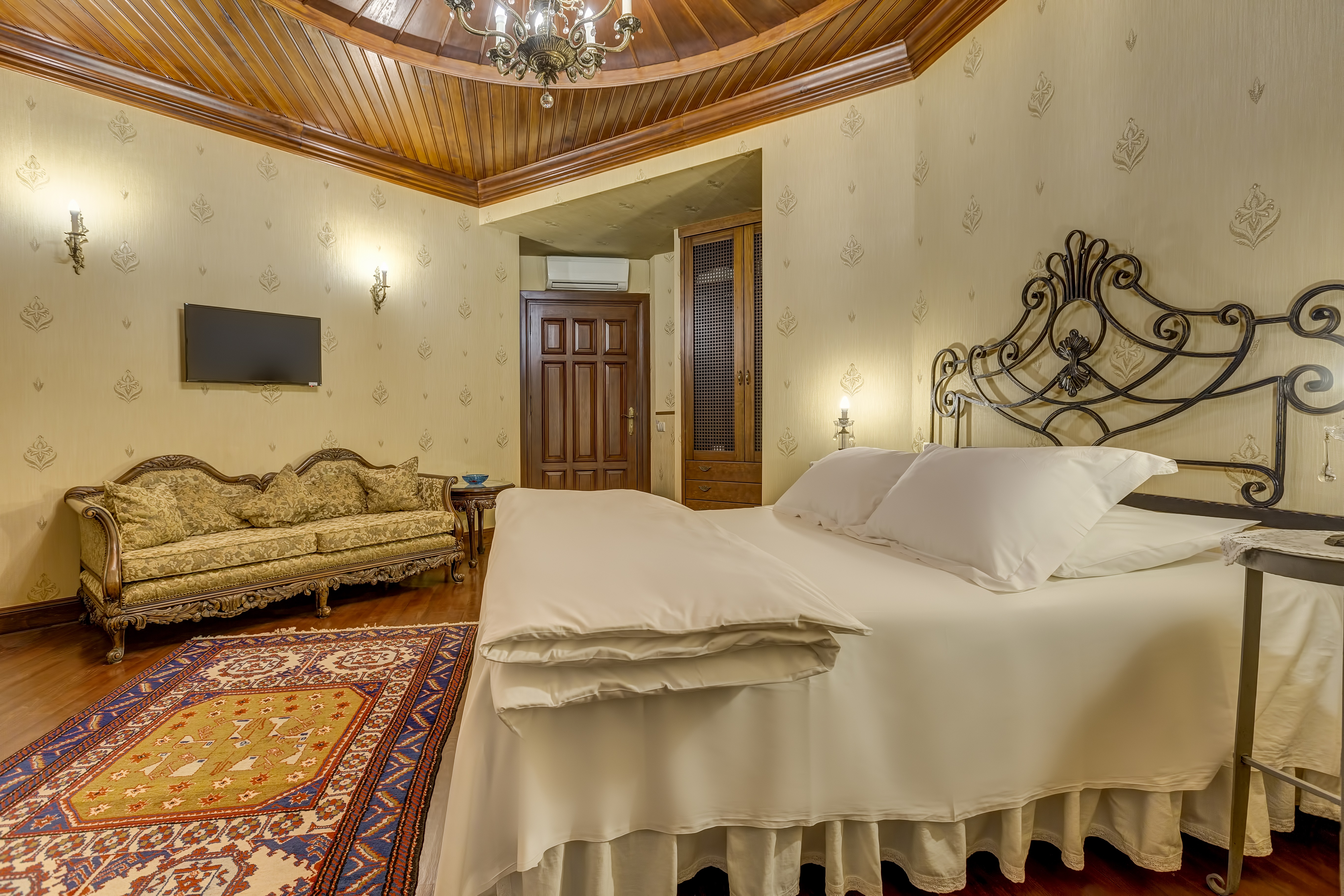 Kauçuk Hotel