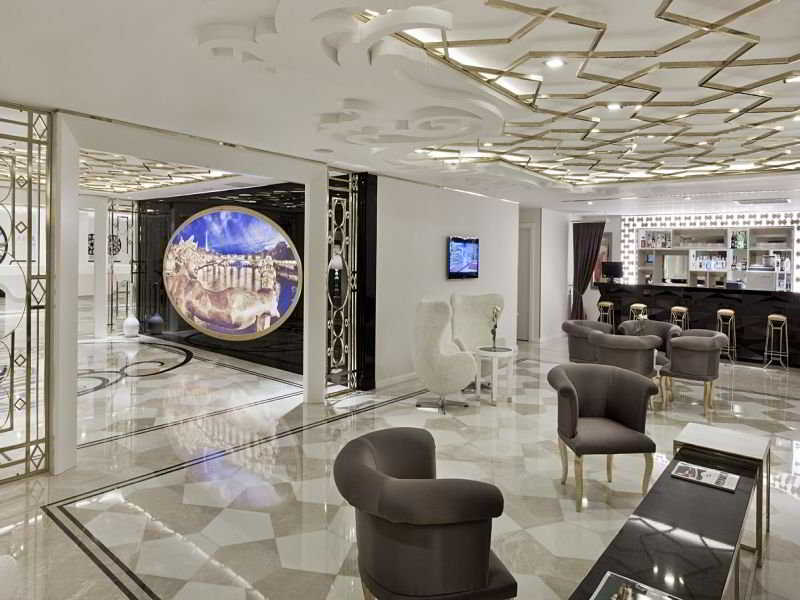 La Boutique Hotel & Suites