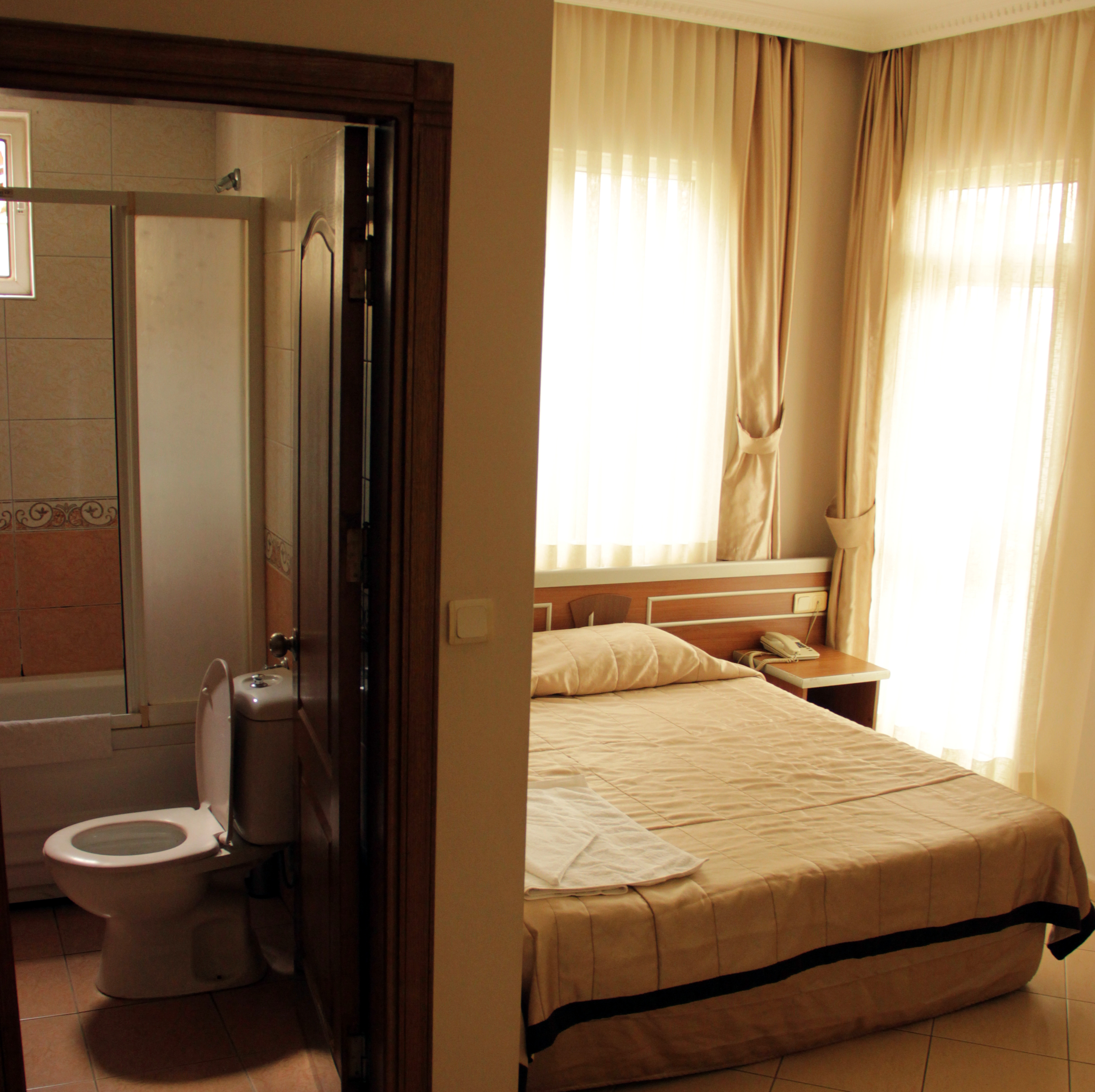 Lemon Hotel