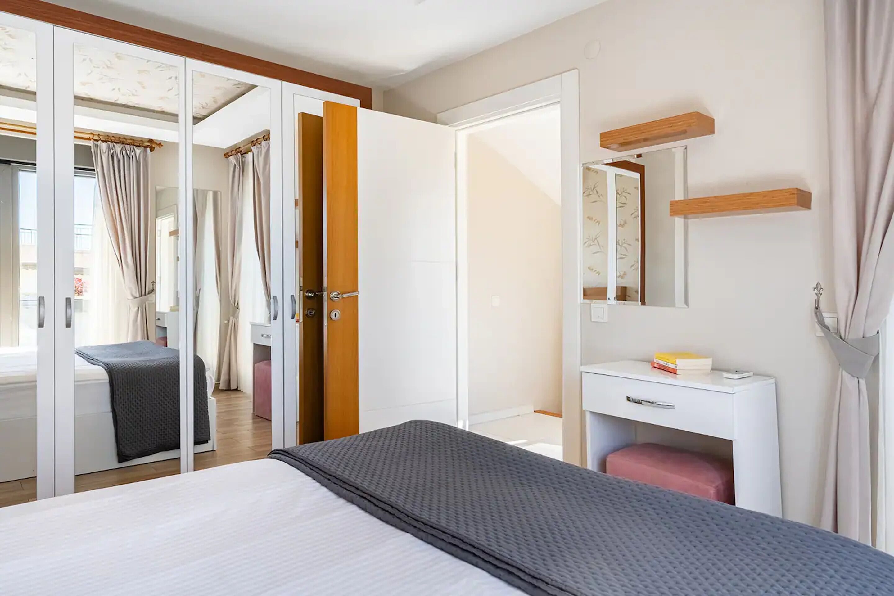 Loi Suite