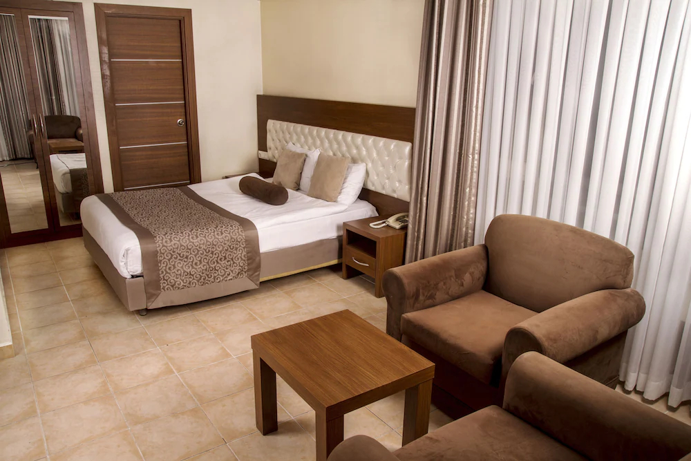 The Corner Park Hotel