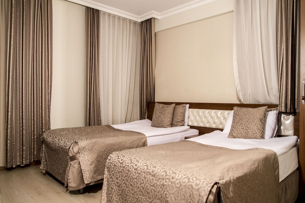The Corner Park Hotel
