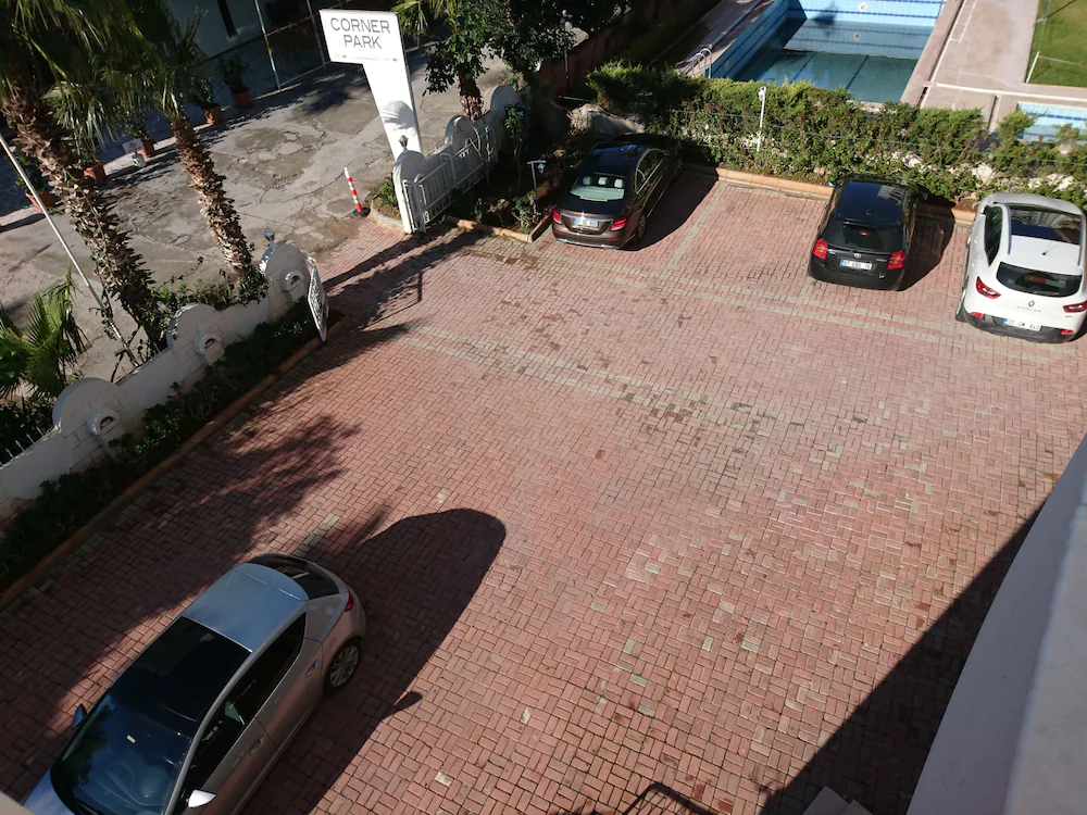 The Corner Park Hotel