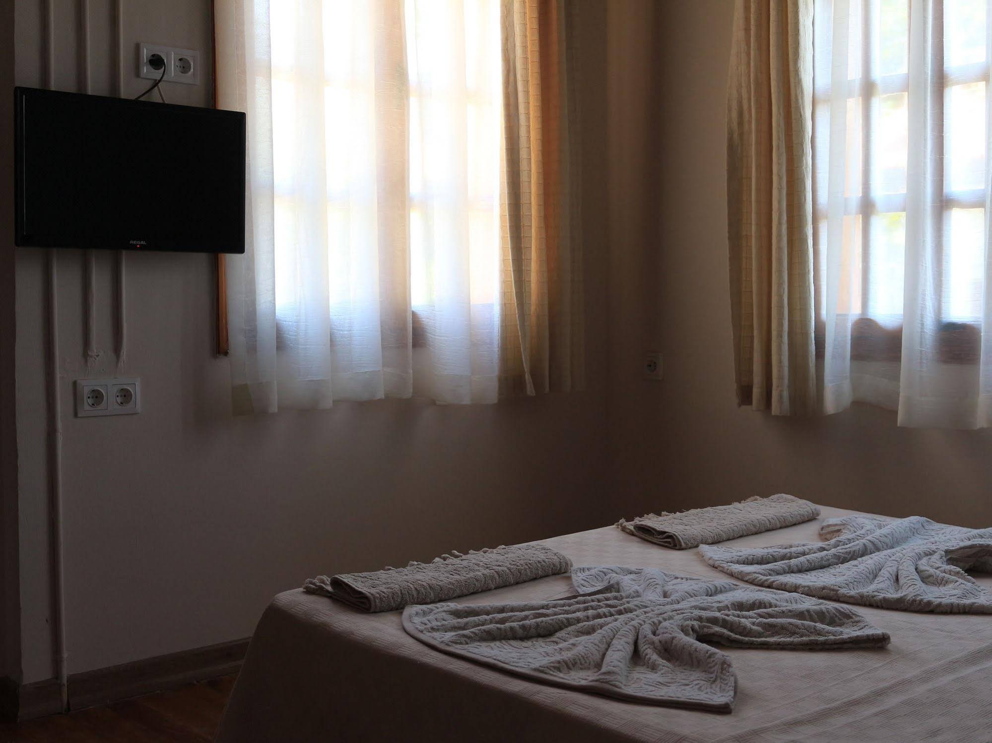 Otel Wood House
