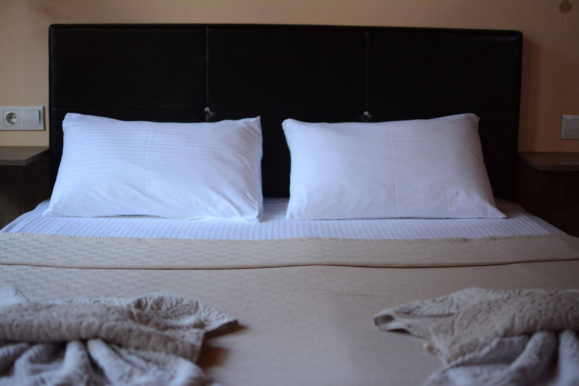 Otel Wood House
