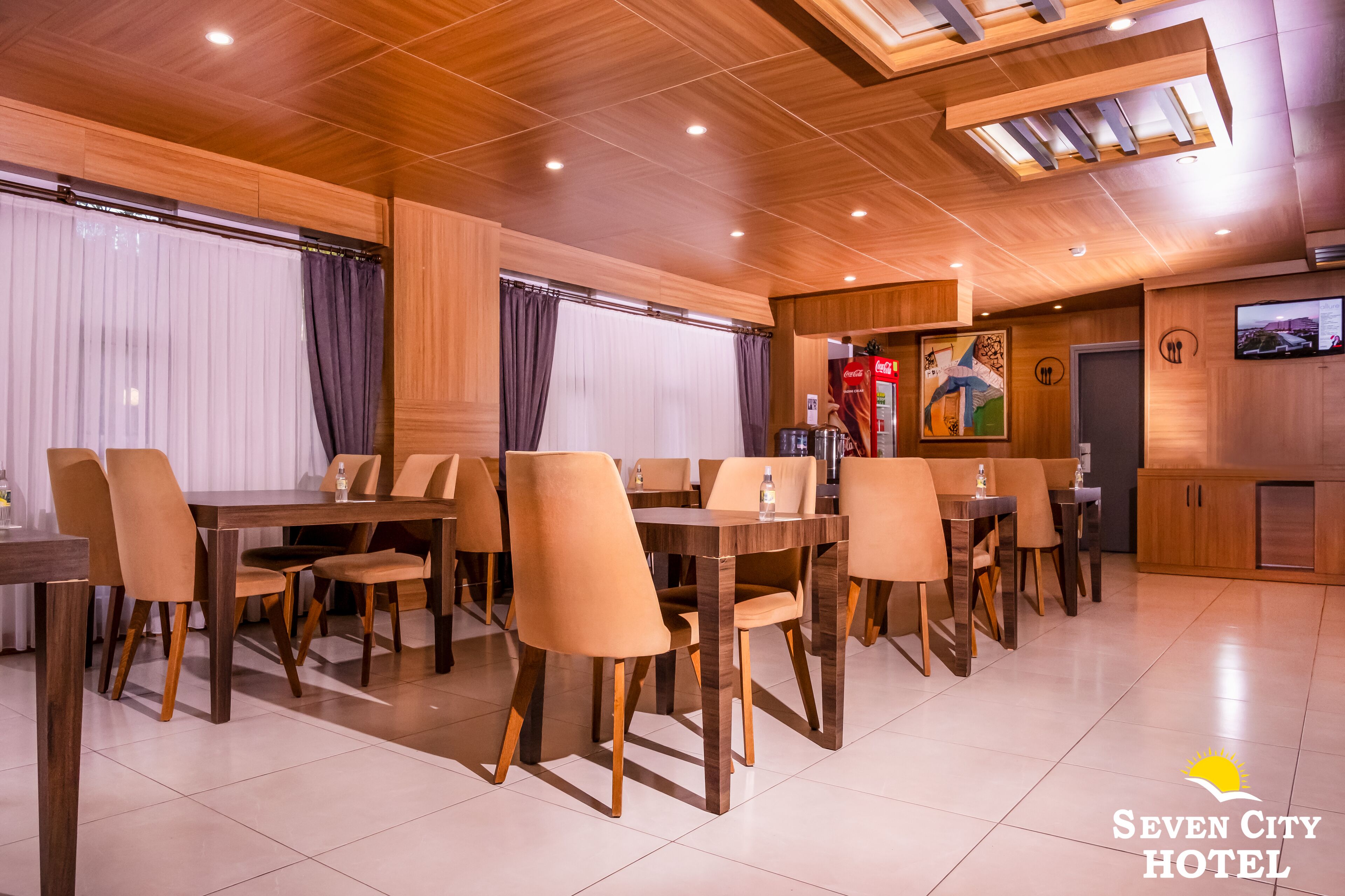 Seven City Hotel