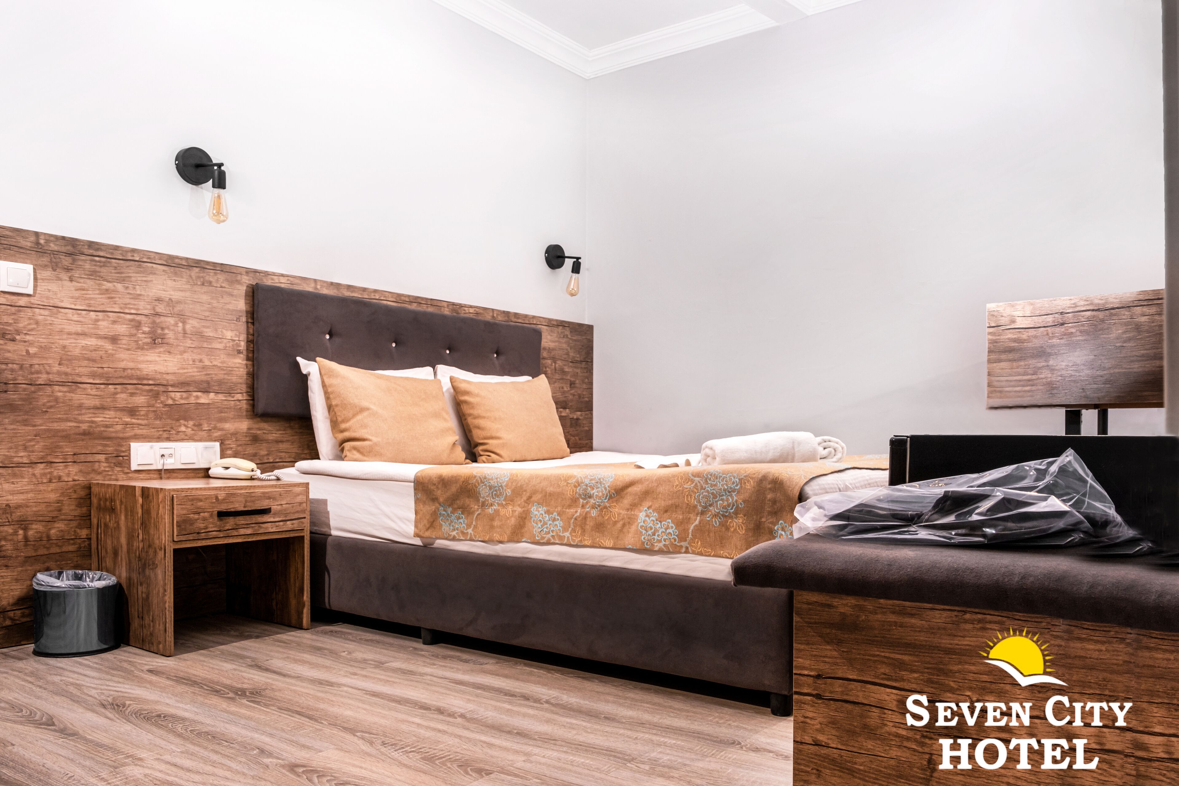 Seven City Hotel