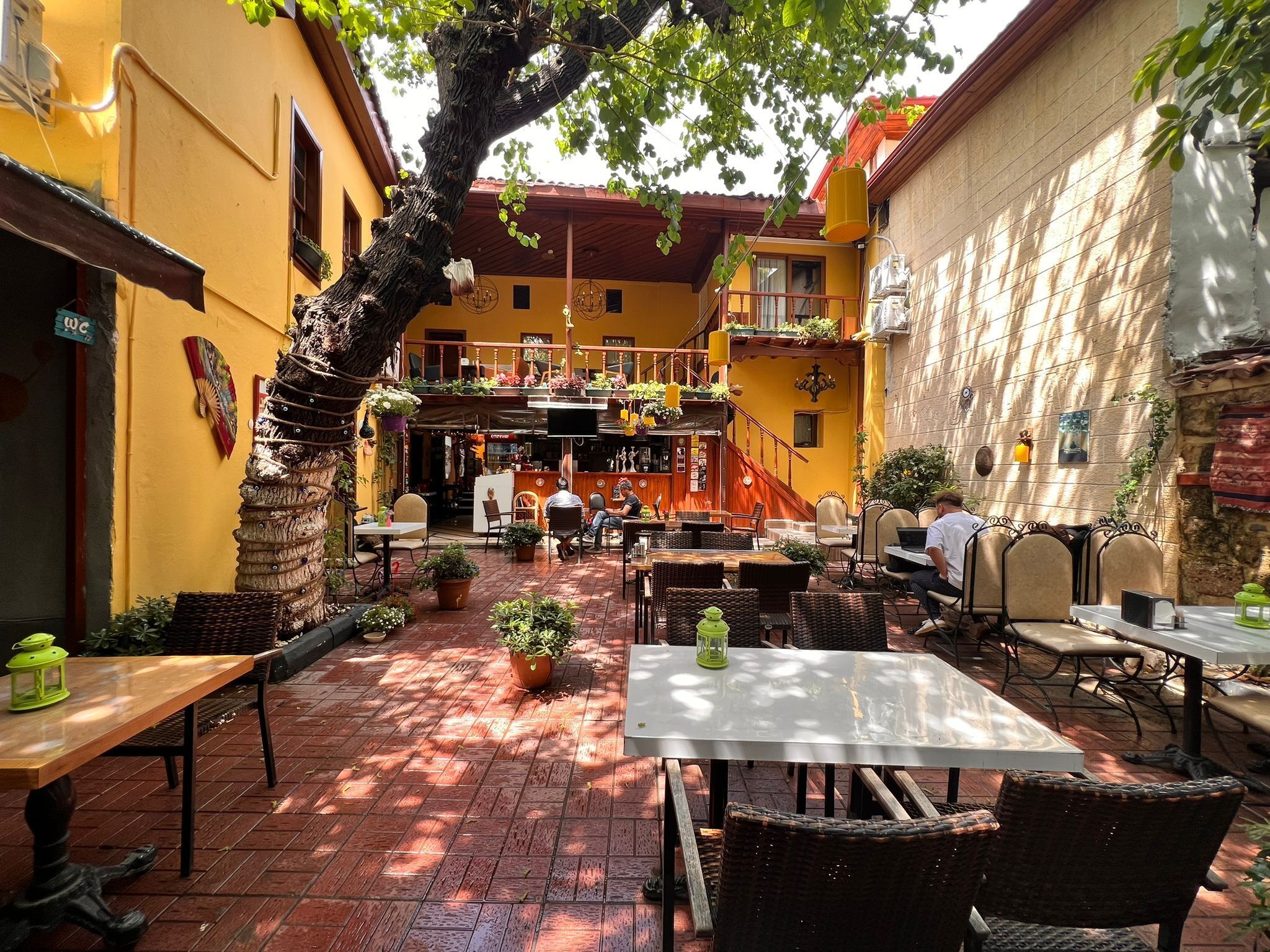 Tarihi Sari Konak