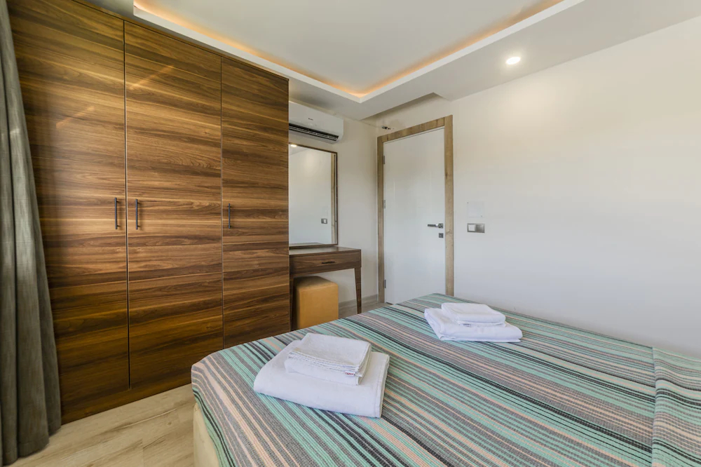 Tema Martili Apart