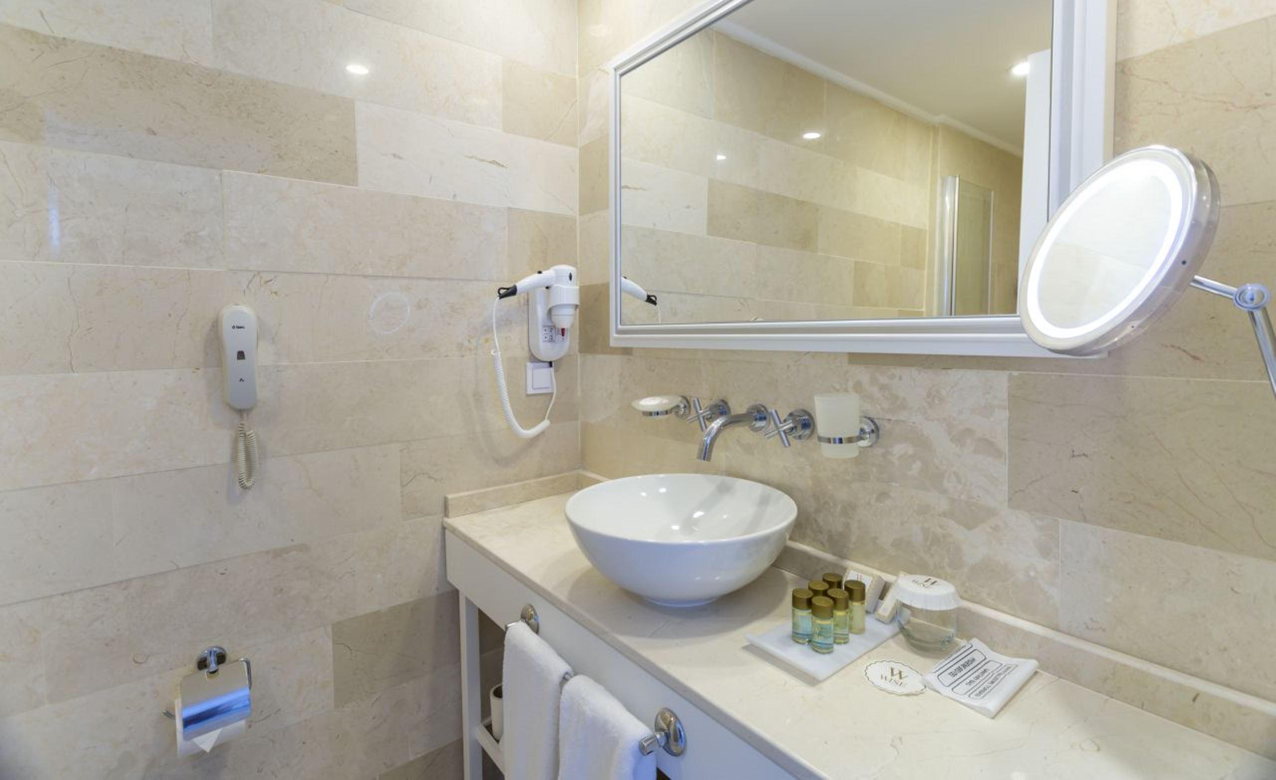 Wise Hotel & Spa