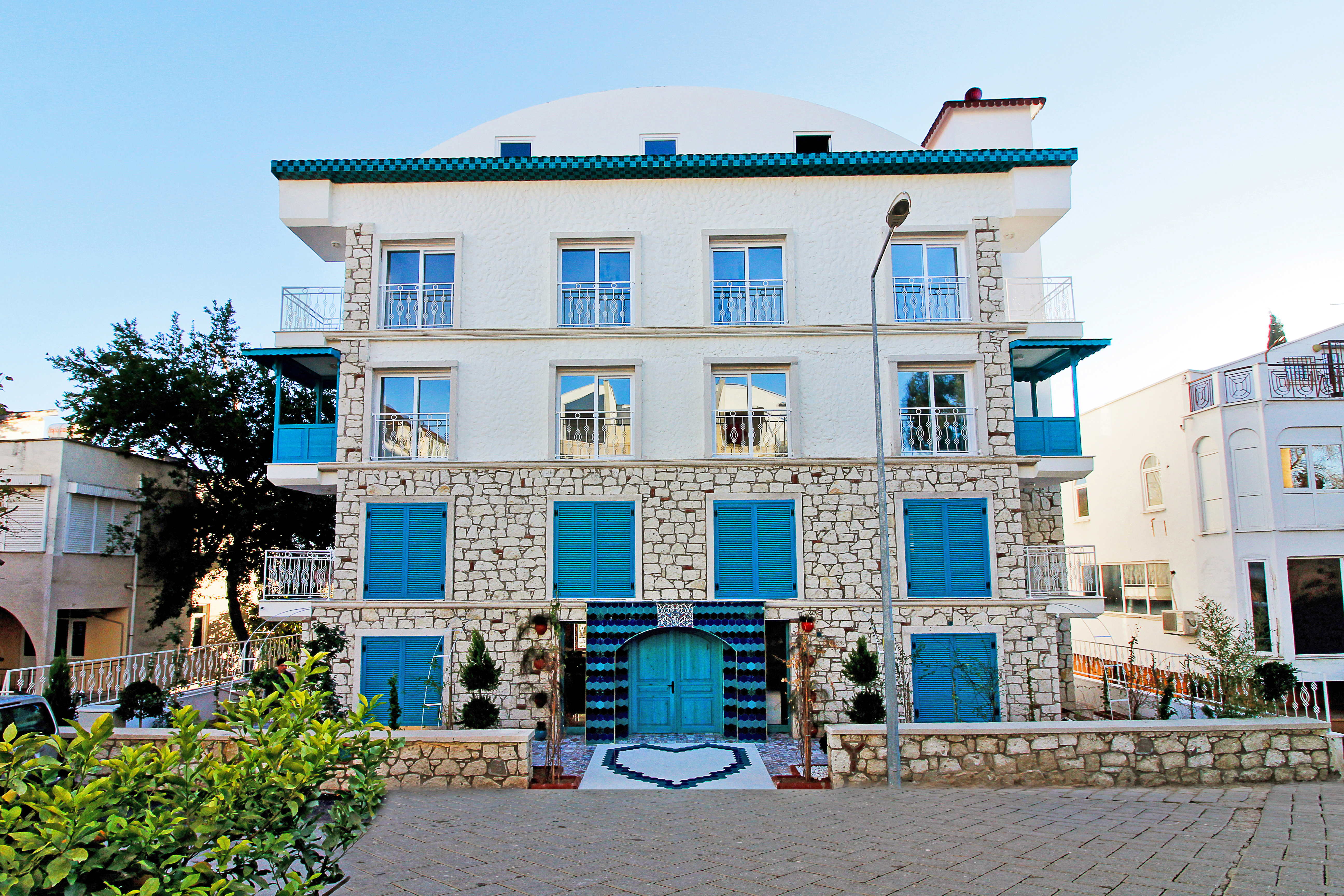Dam Hotel Lara