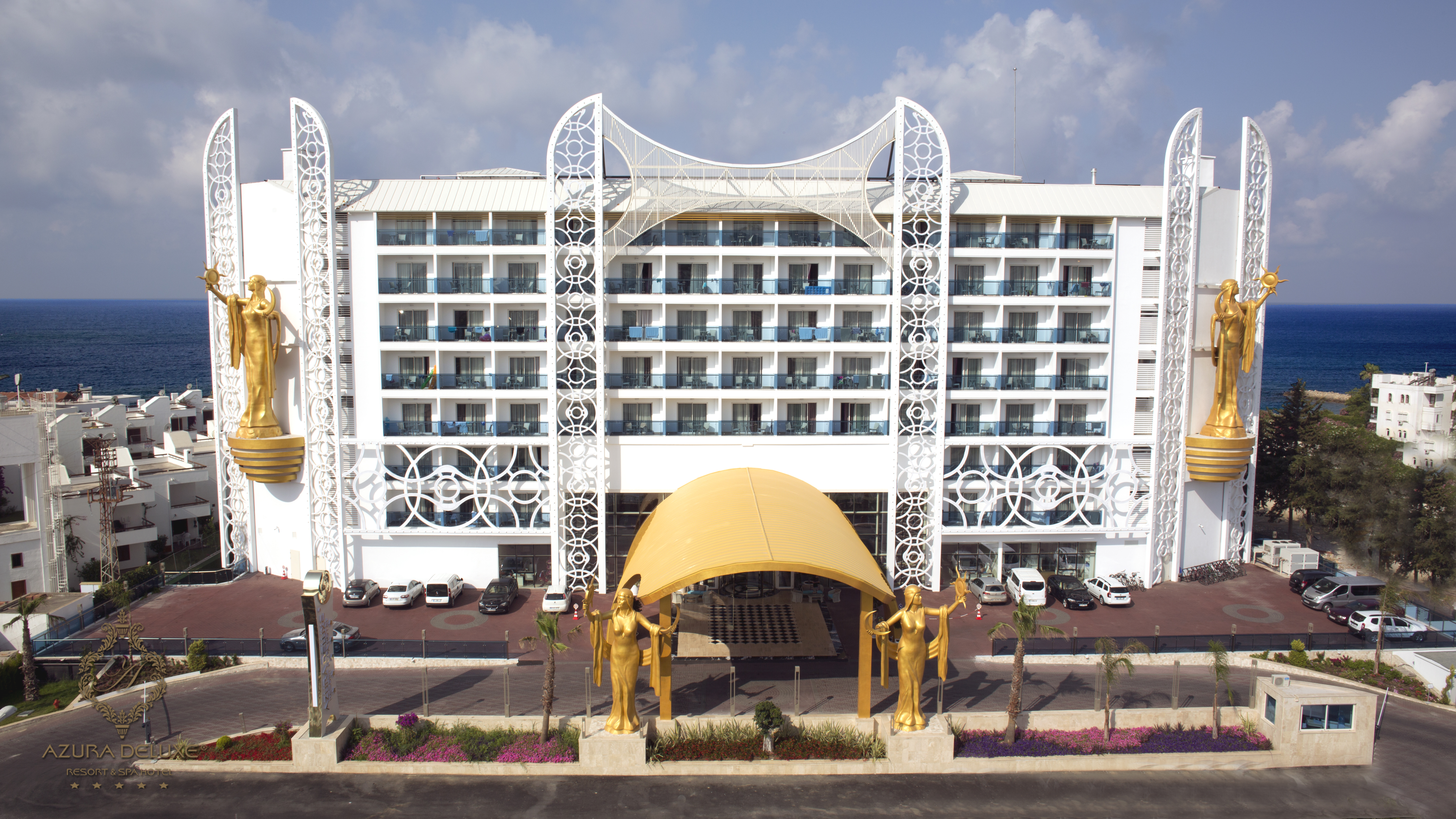 Azura Deluxe Resort & Spa Hotel