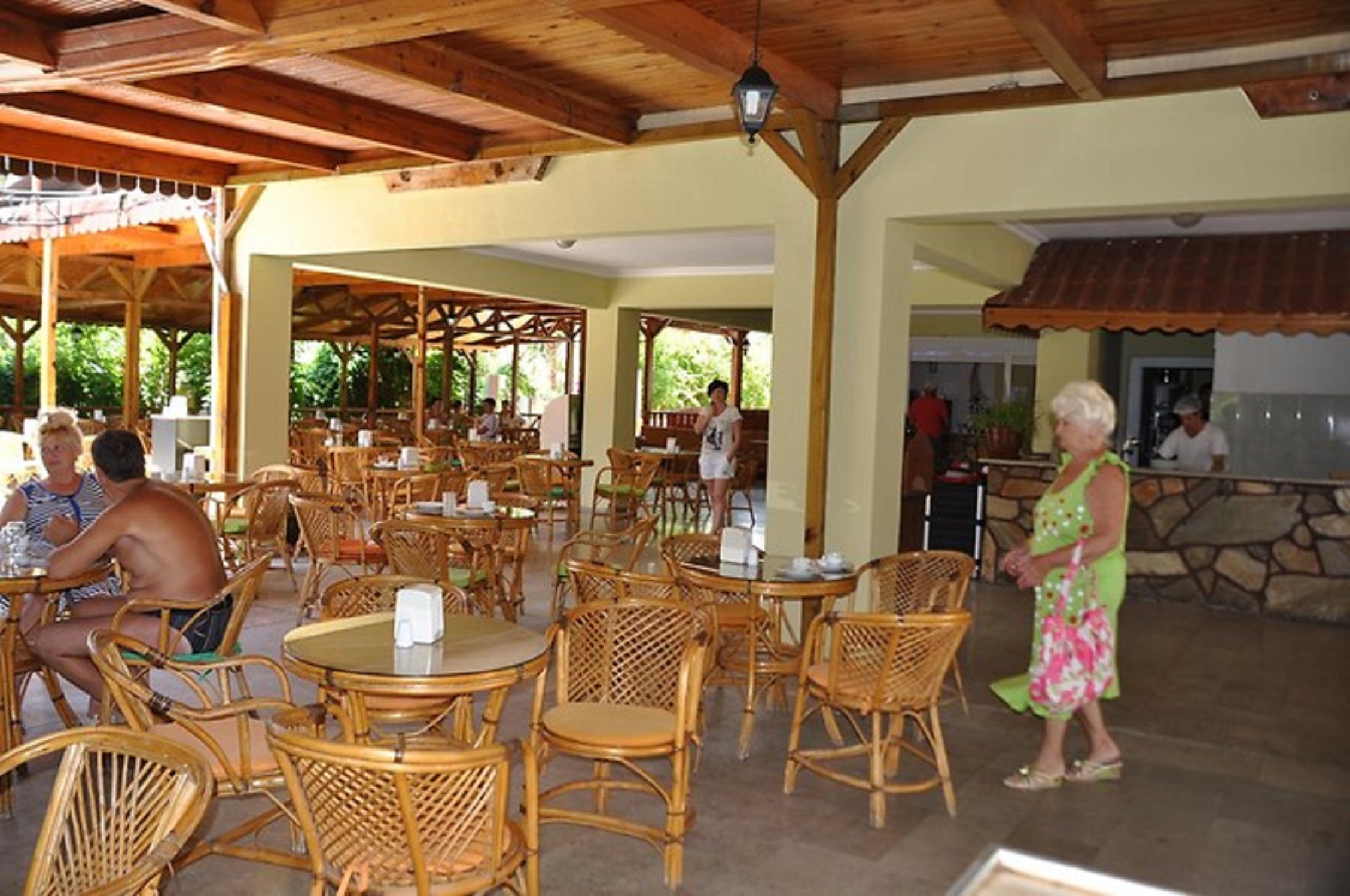 Larissa Inn