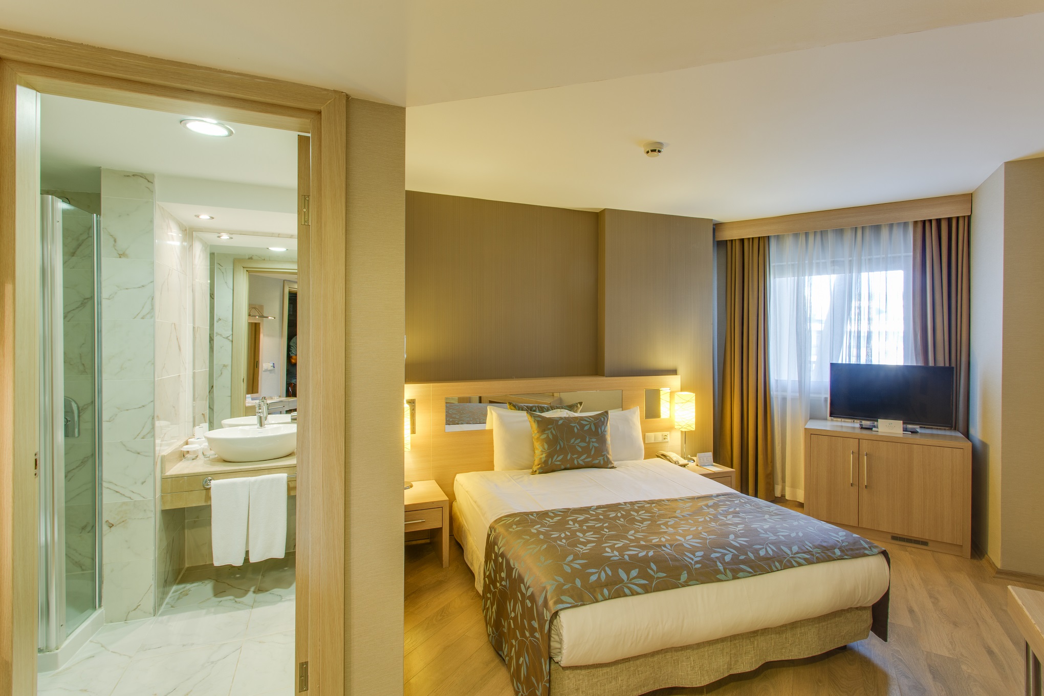 Lucida Beach Hotel