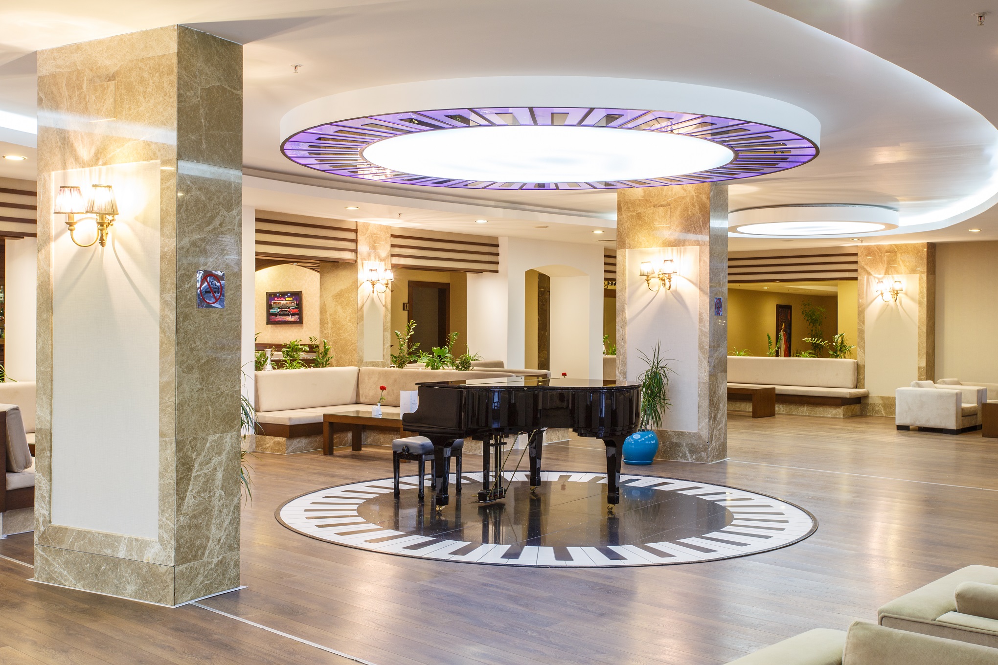 Lucida Beach Hotel