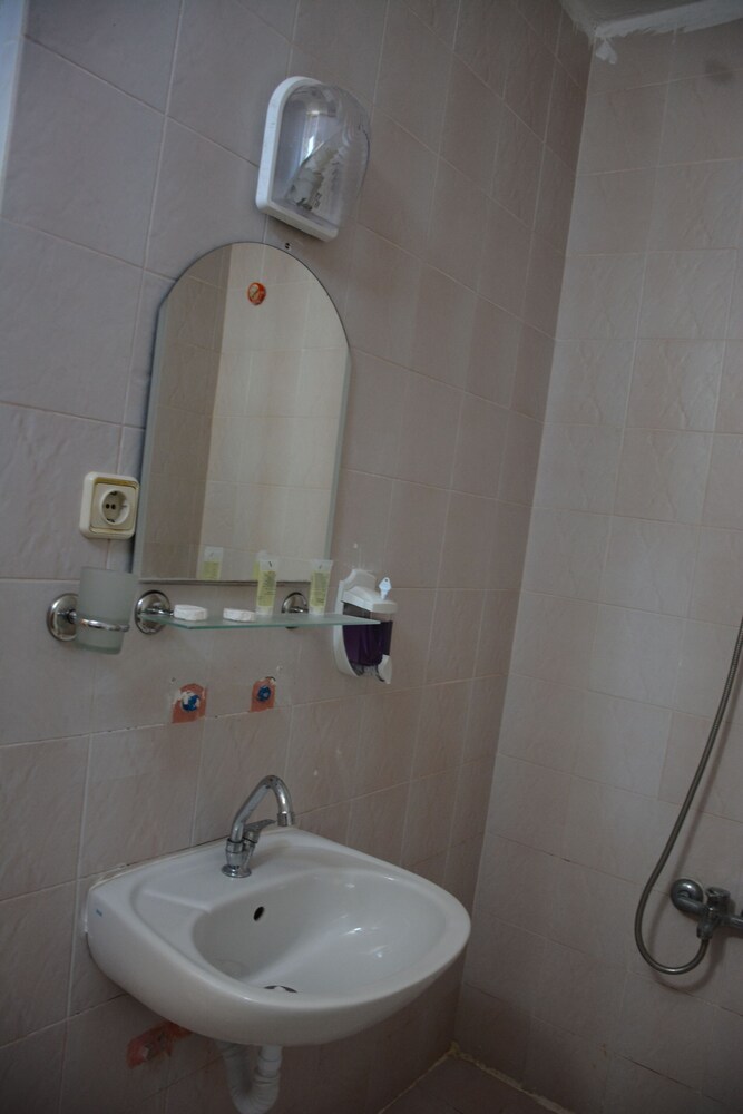 Hira Hotel