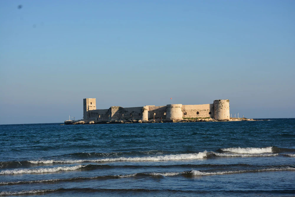 Hira Hotel