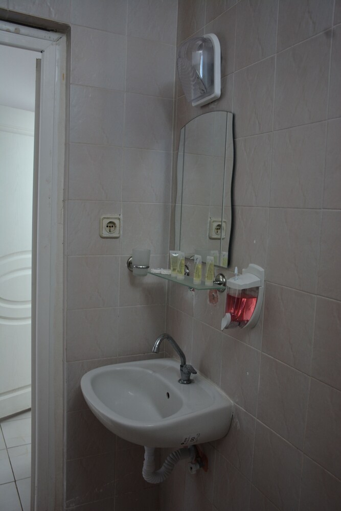 Hira Hotel