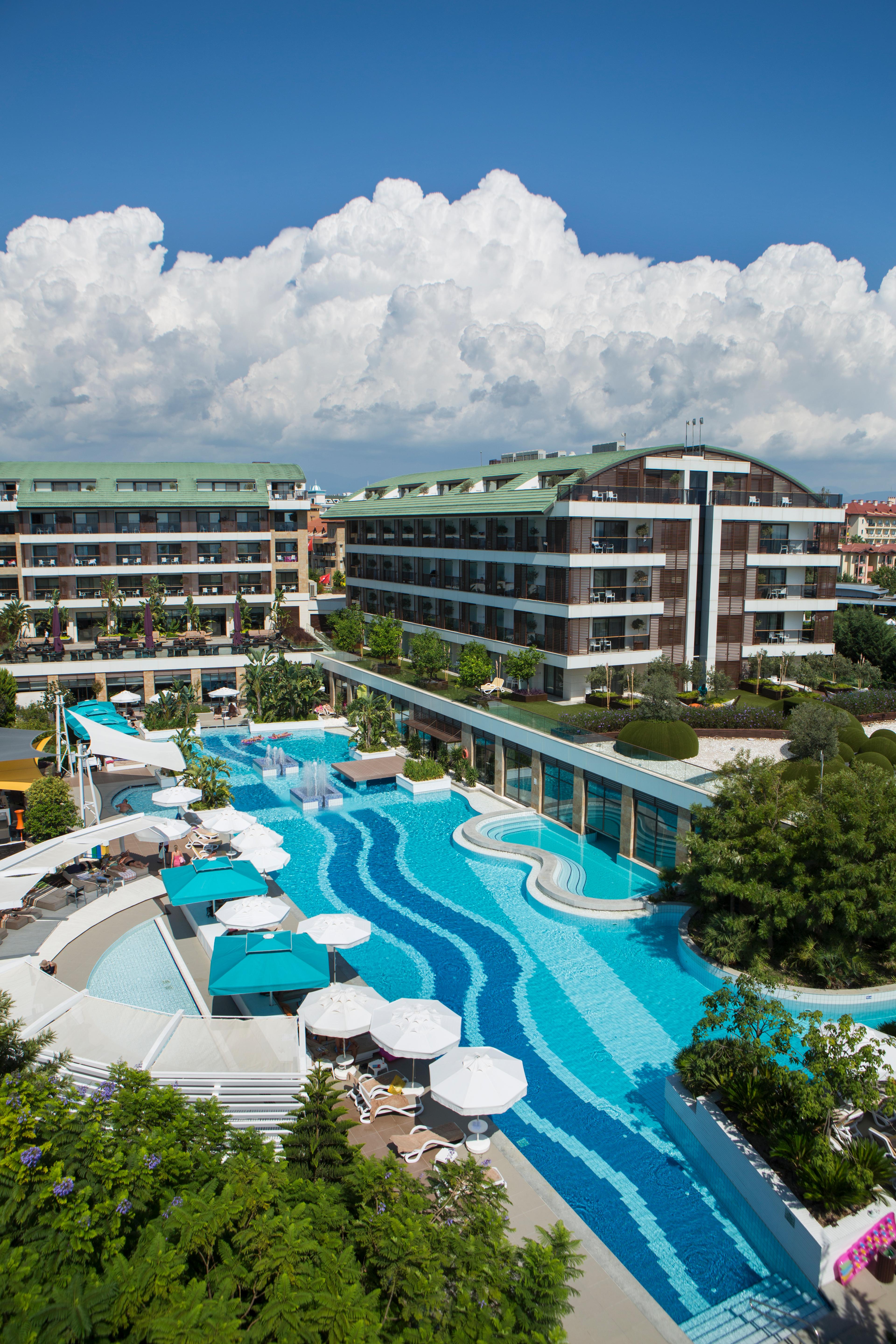 TUI BLUE Side