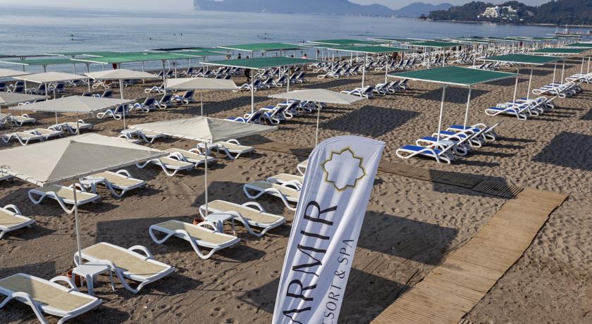 Karmir Resort & Spa