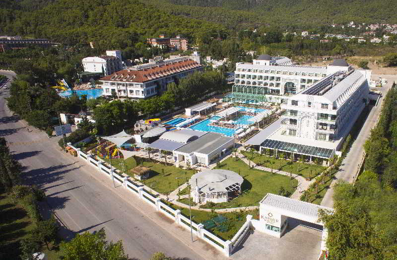 Karmir Resort & Spa
