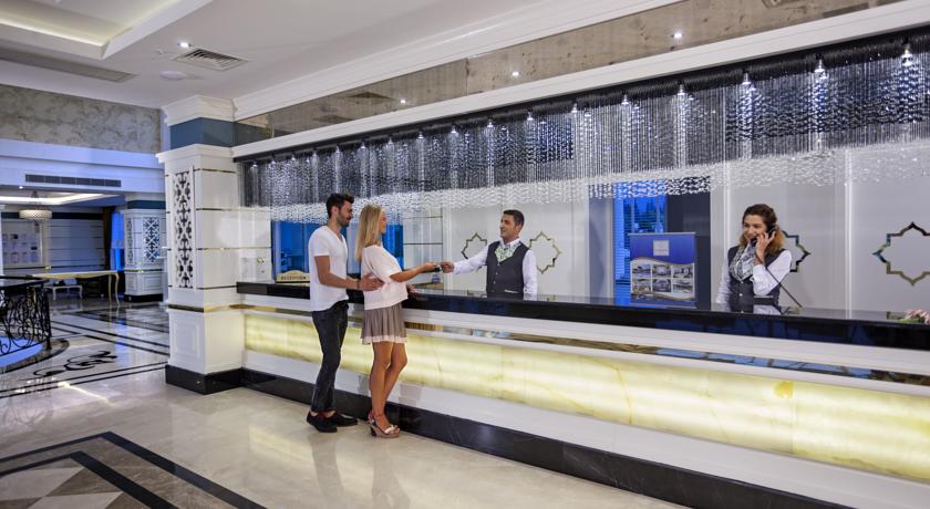 Karmir Resort & Spa