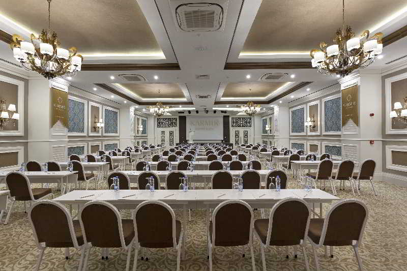 Karmir Resort & Spa