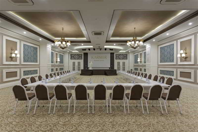 Karmir Resort & Spa