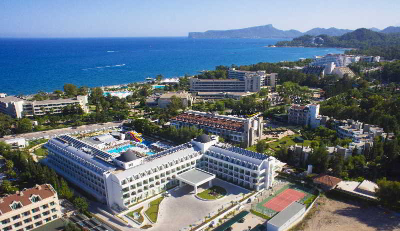 Karmir Resort & Spa
