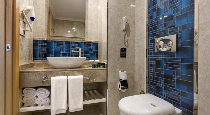 Karmir Resort & Spa