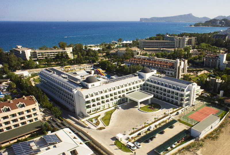 Karmir Resort & Spa