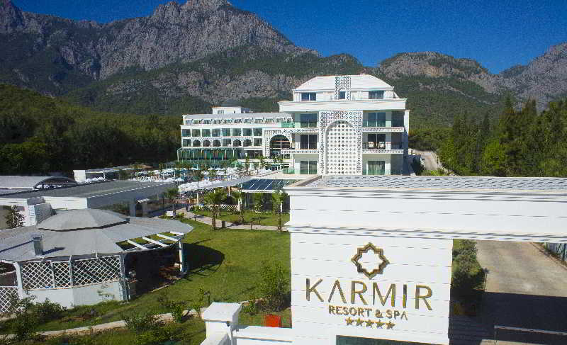 Karmir Resort & Spa