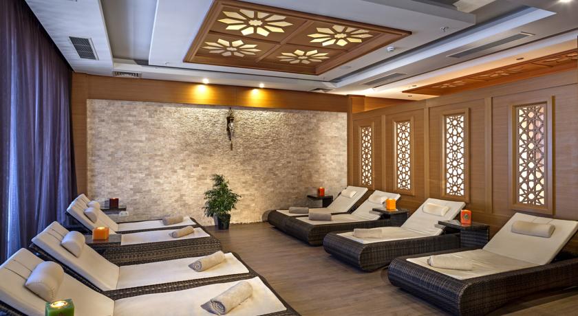 Karmir Resort & Spa