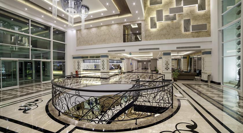 Karmir Resort & Spa