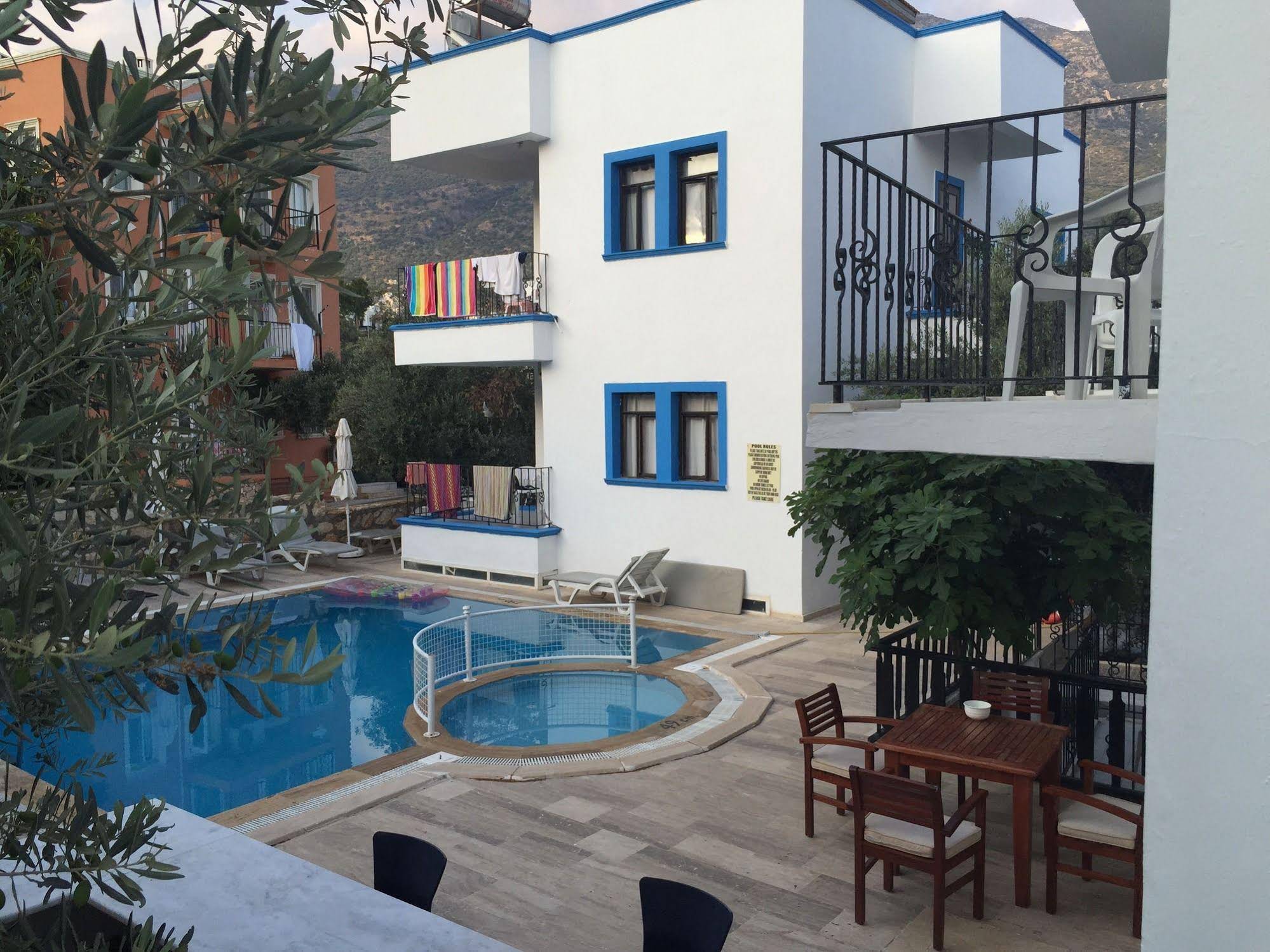 Lizo Hotel