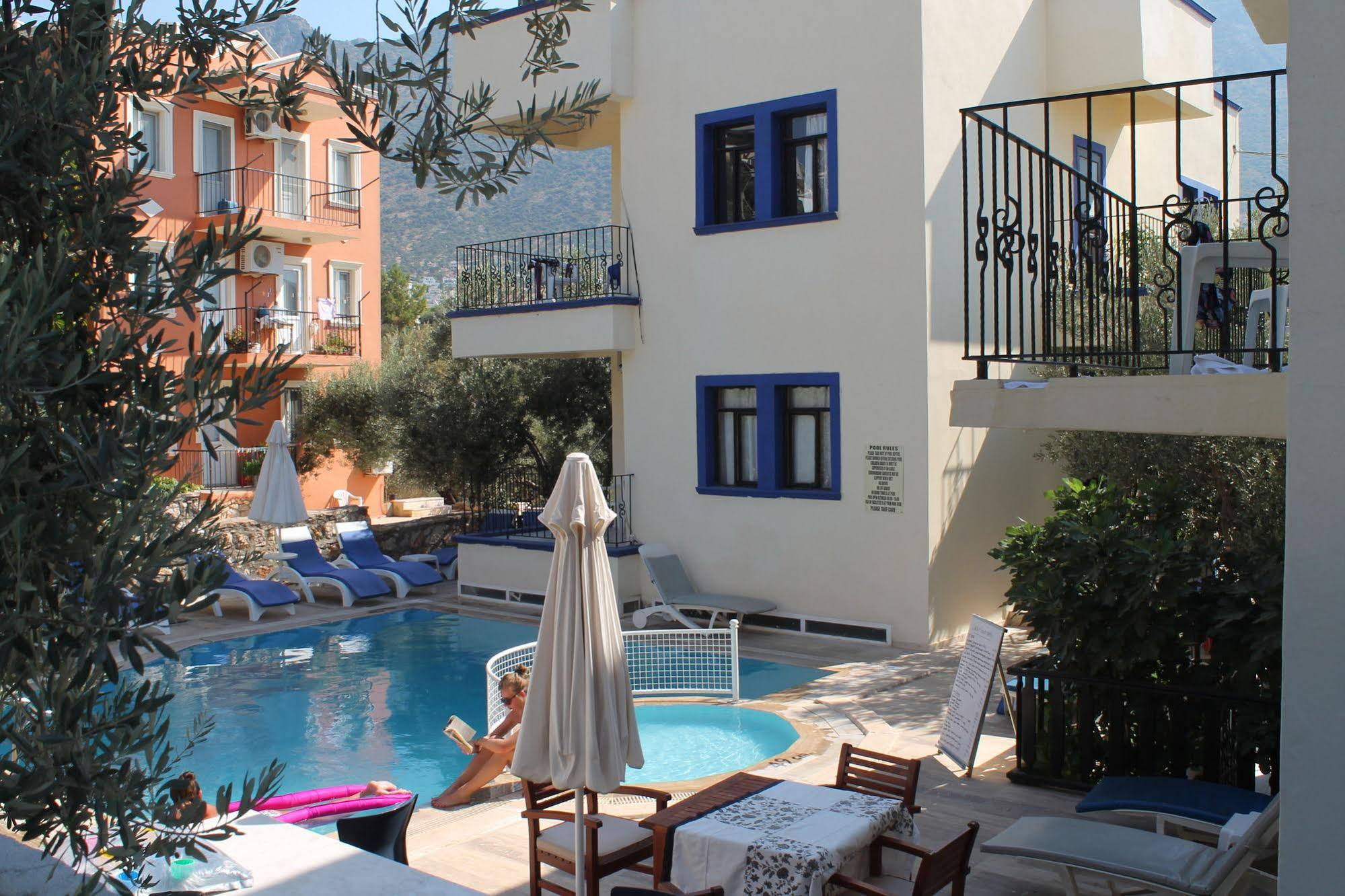 Lizo Hotel