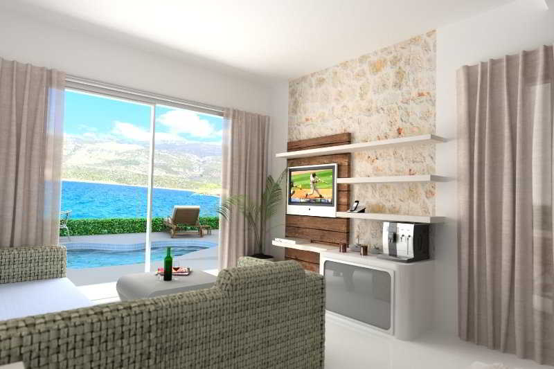 Peninsula Gardens Hotel & Beach