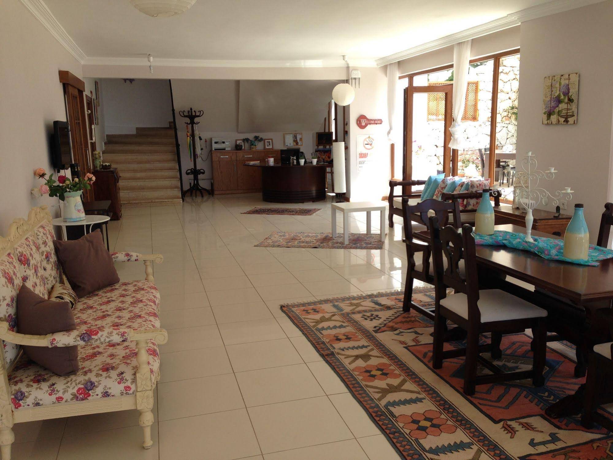 Lavender's Lodge Otel