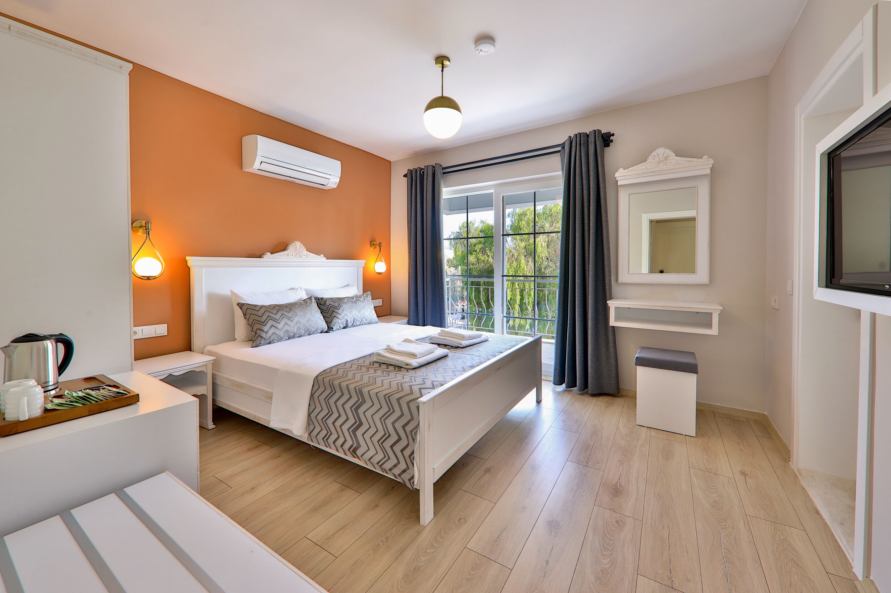 Lora Kas Otel