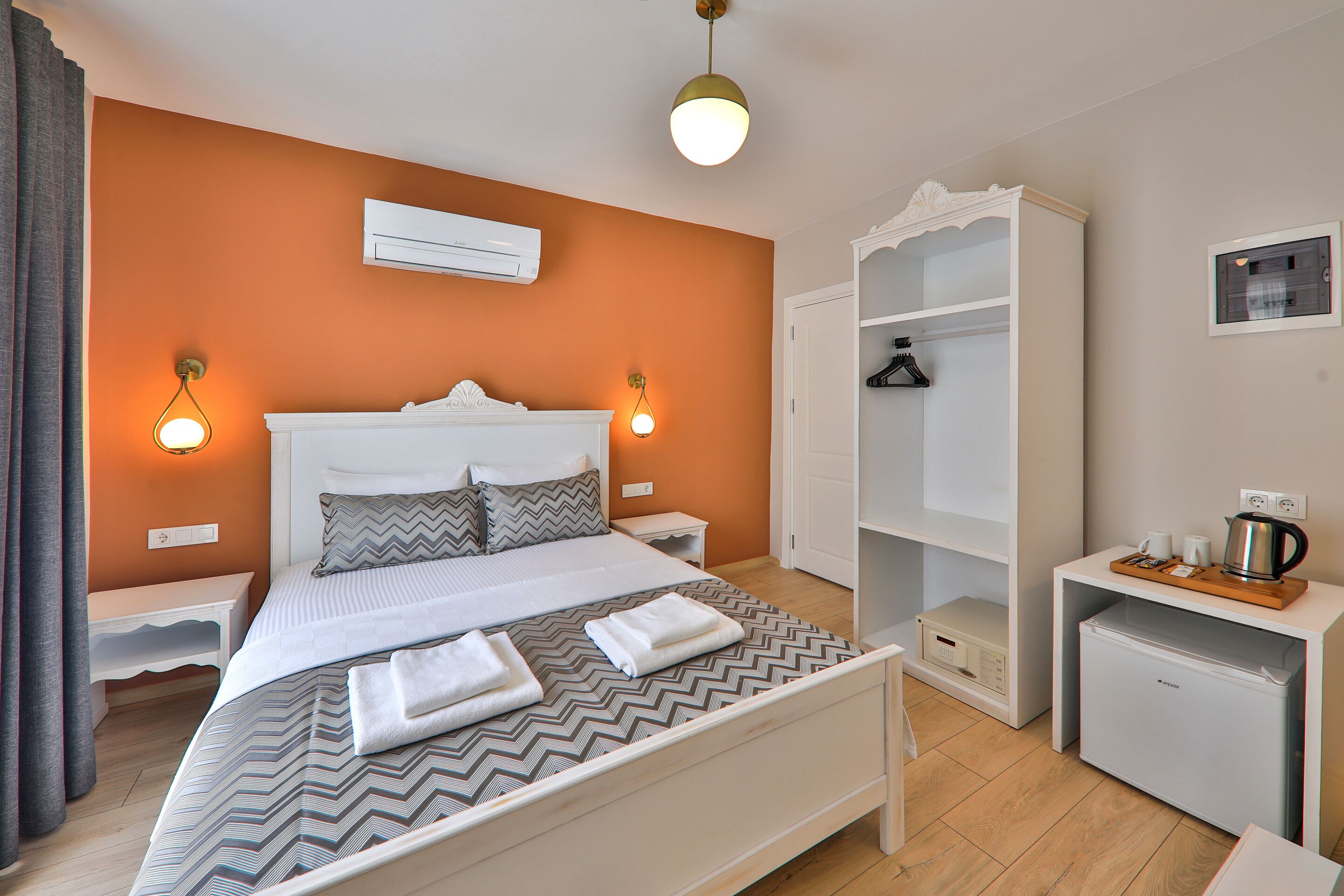 Lora Kas Otel