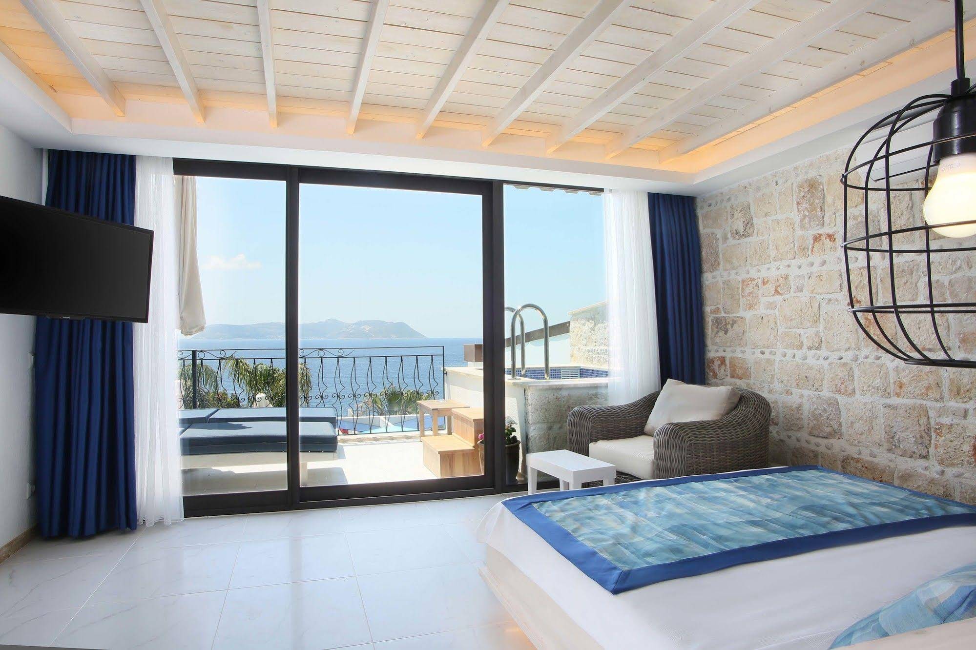 Nur Beach Hotel