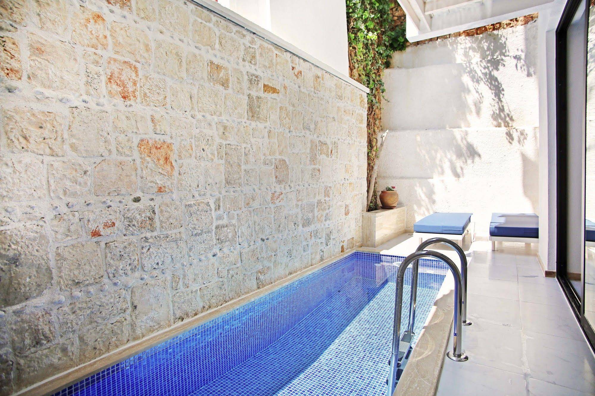 Nur Beach Hotel