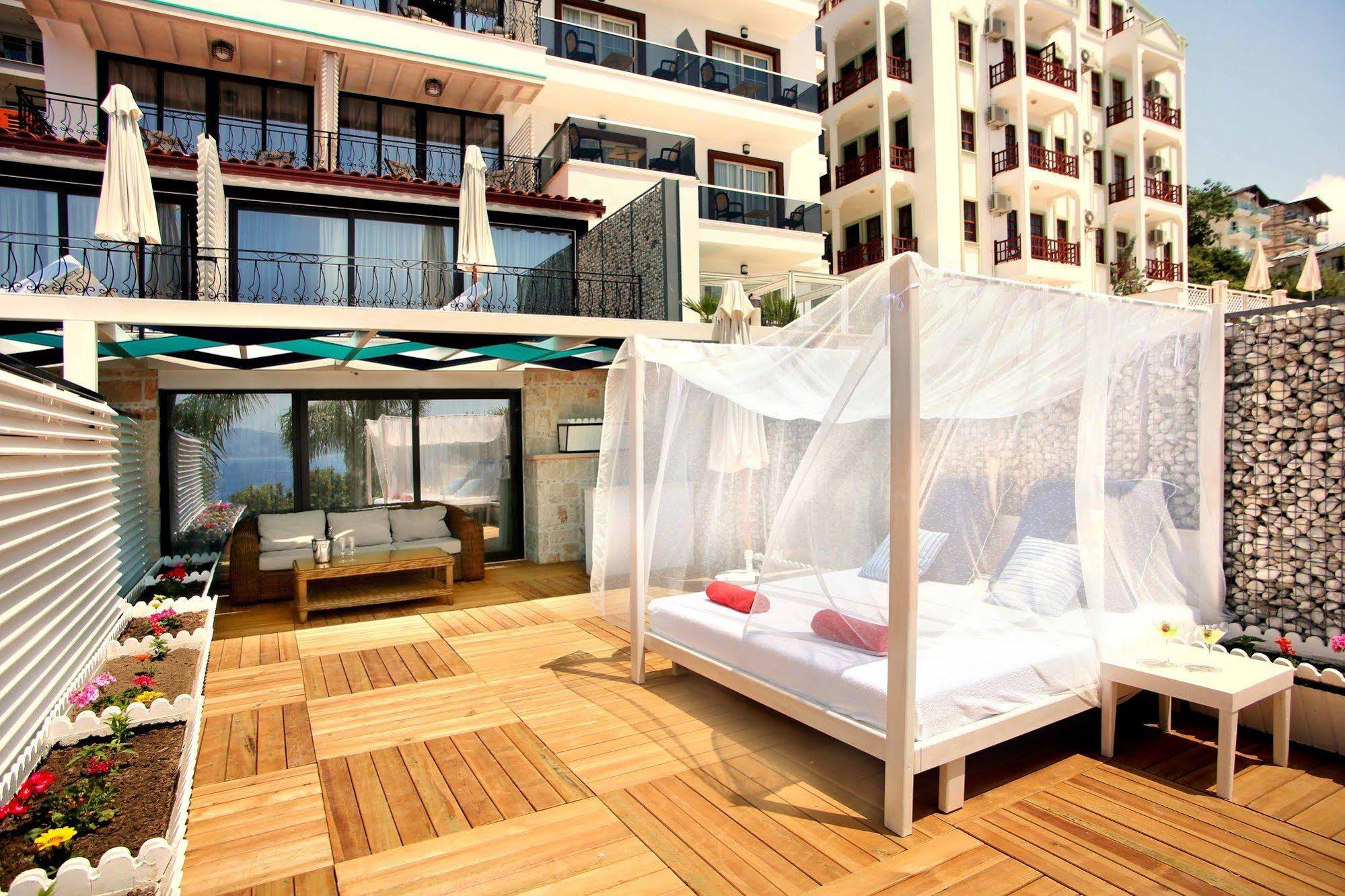 Nur Beach Hotel