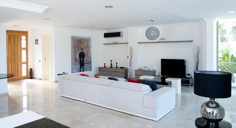 Villa Moonshine