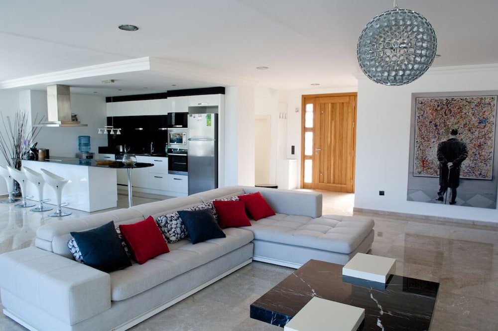 Villa Moonshine