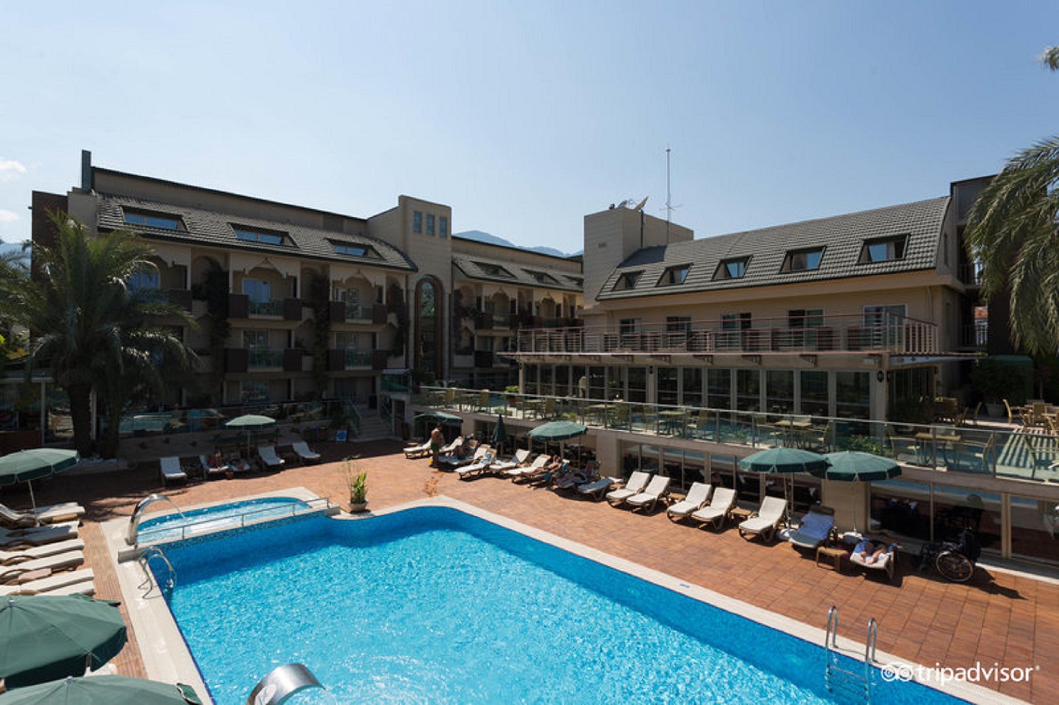 Ambassador Plaza Hotel