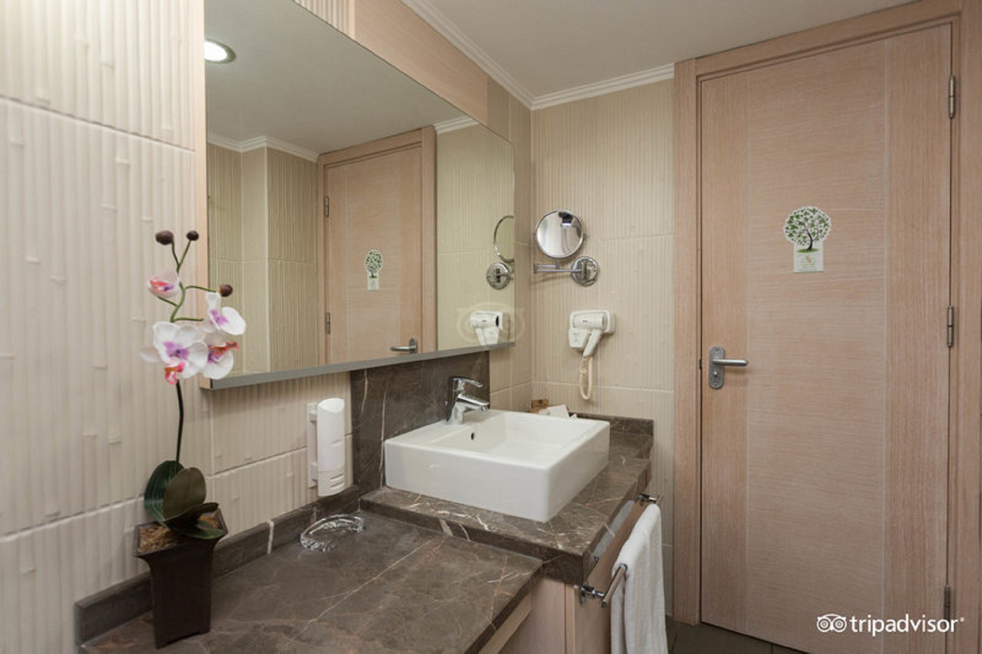 Ambassador Plaza Hotel