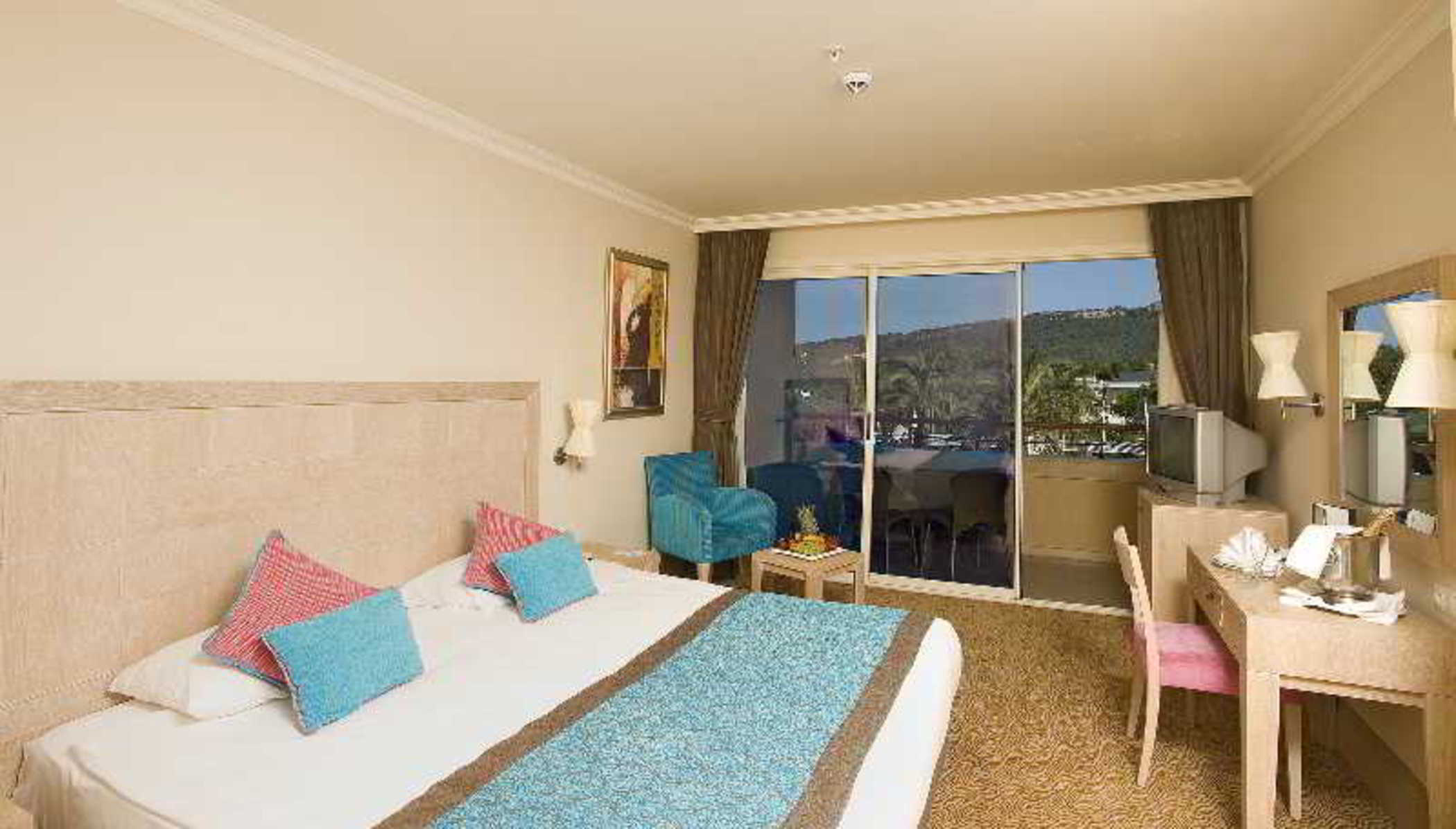 Crystal De Luxe Resort & Spa