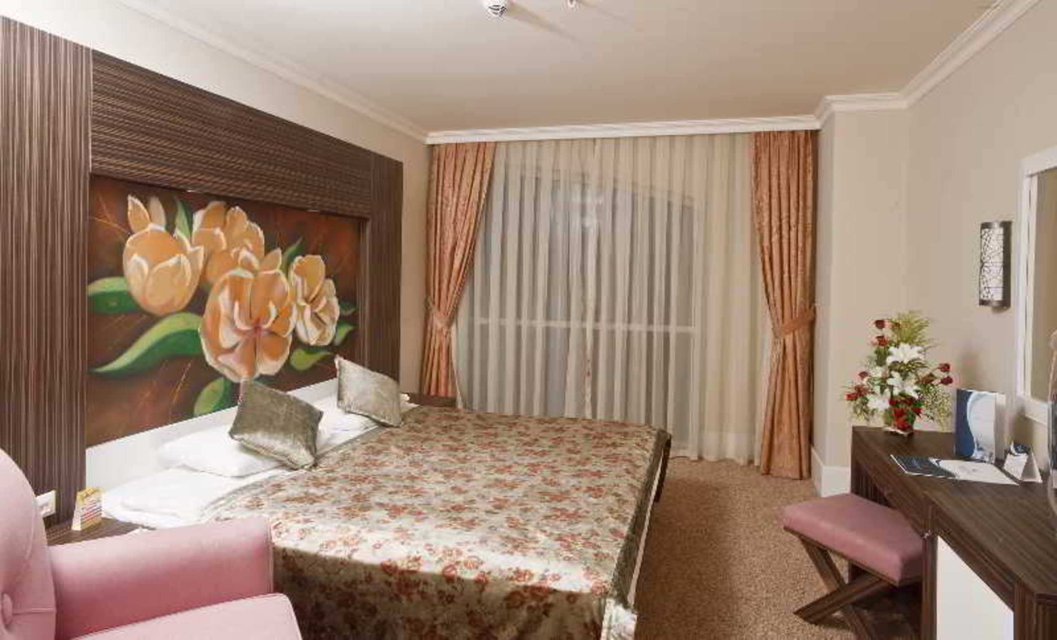 Crystal De Luxe Resort & Spa